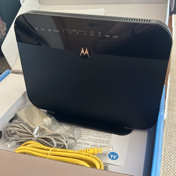 Motorola VDSL2/ADSL2+ Modem and Router - Picture 4 of 6